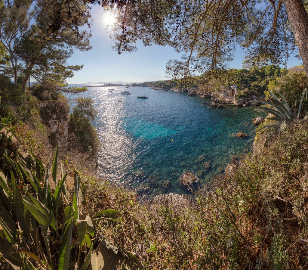The rocky coast of Villa Eilenroc at the Cap d’Antibes, Juan les Pins,  France